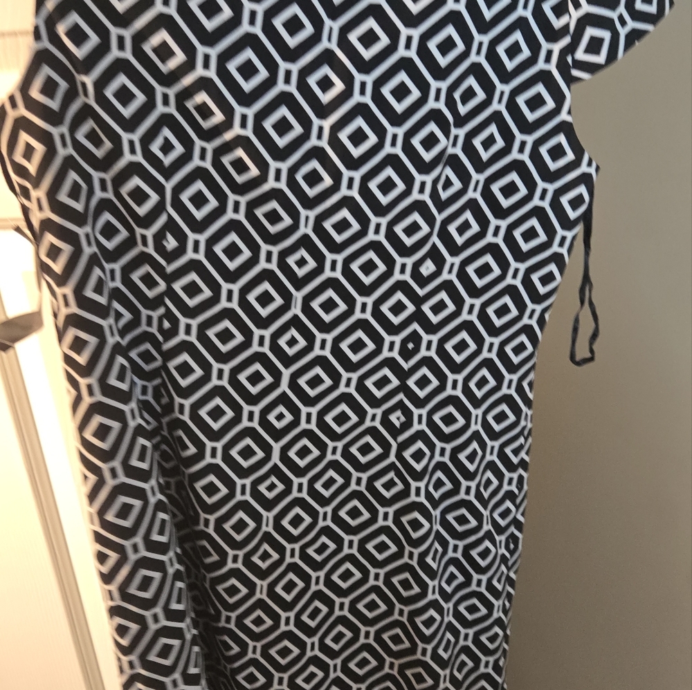 DRESSES - Picture 10 of 16